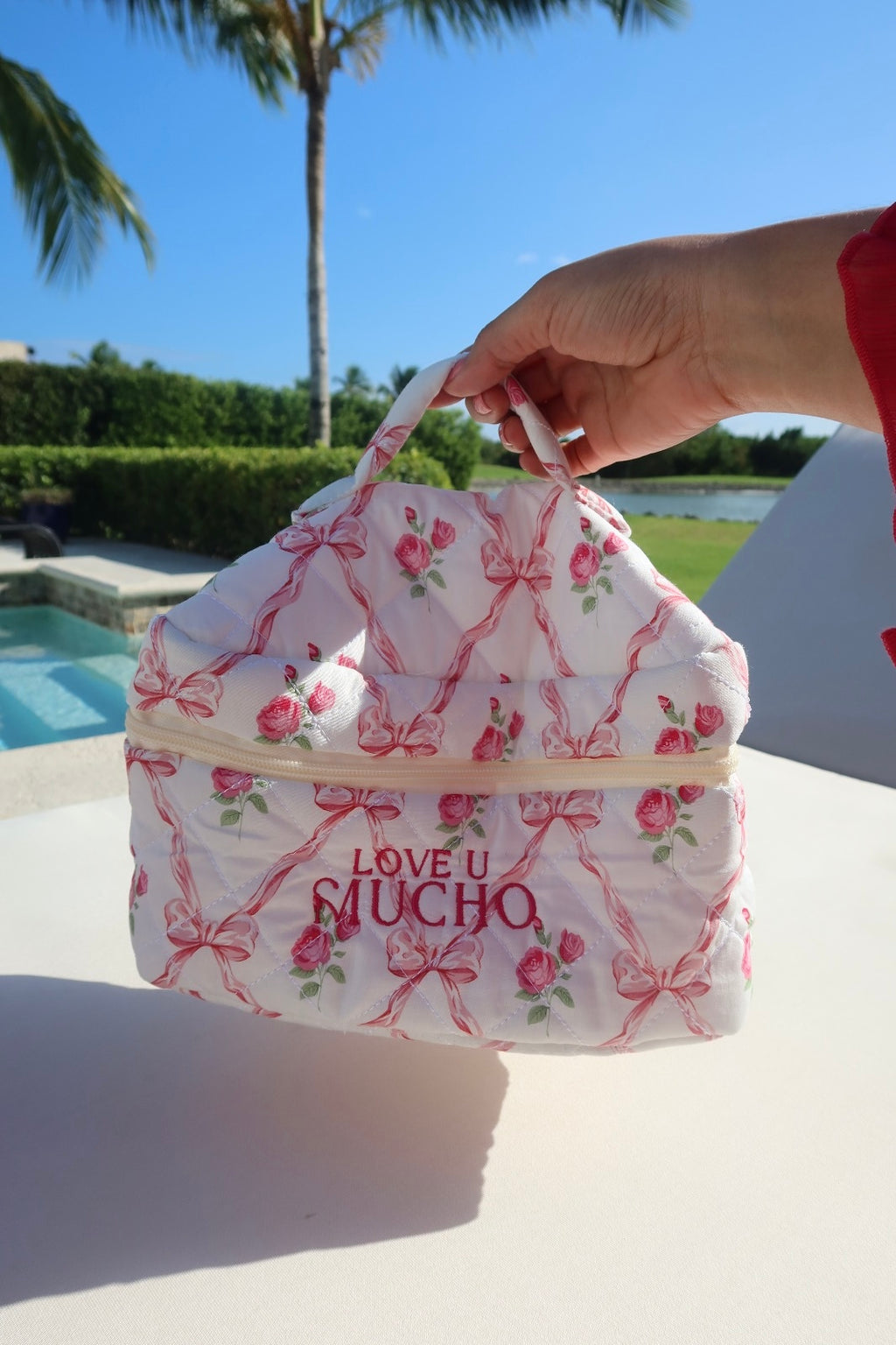 Bulto Cosmético de Rosas - Edición Limitada